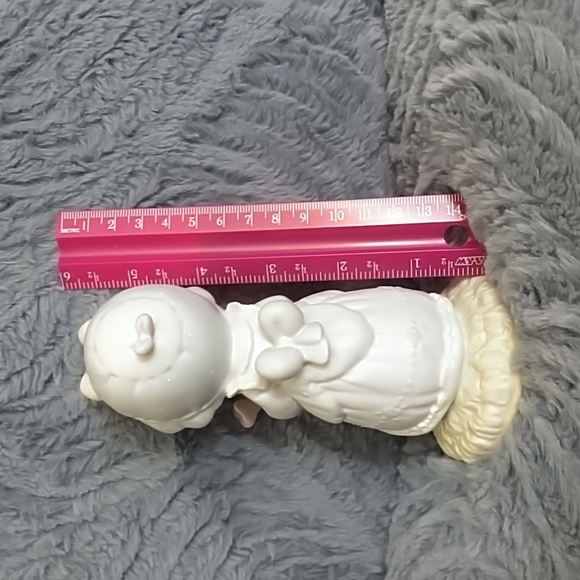 Precious Moments statue, vintage, 1990 Samuel J. Butcher. New condition. - Picture 4 of 6